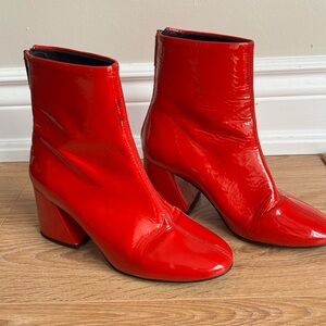 L'INTERVALLE Glossy Red Heeled Boots